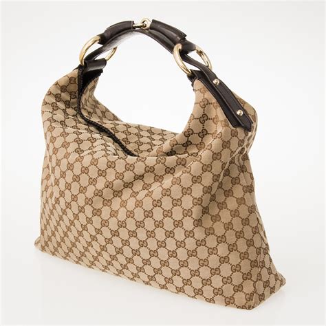 axelväska gucci